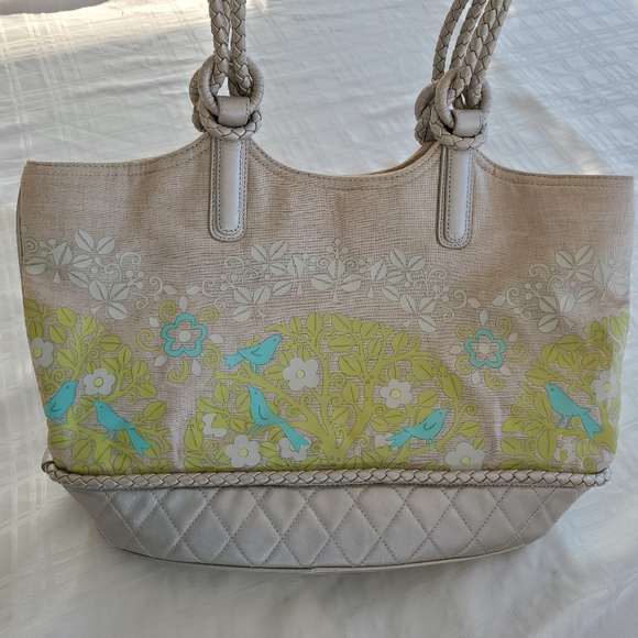 Vera Bradley retired Resort tote sitting in a tree - Picture 6 of 8